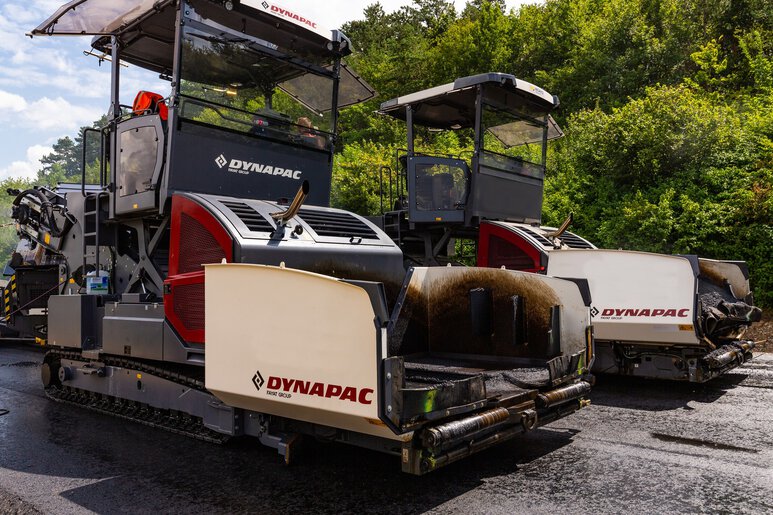 High-capacity Dynapac paving equipment delivering a flawless road surface through a synchronized and continuous infrastructure workflow