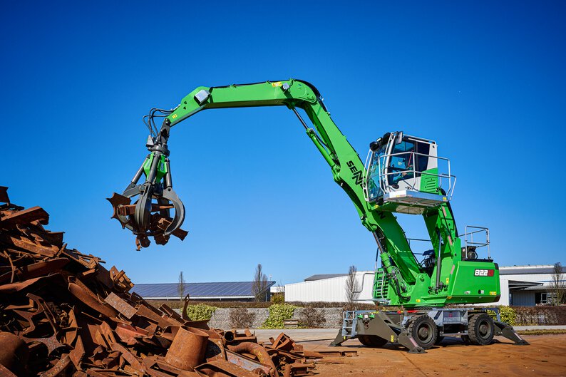 Sennebogen 822G Material Handler