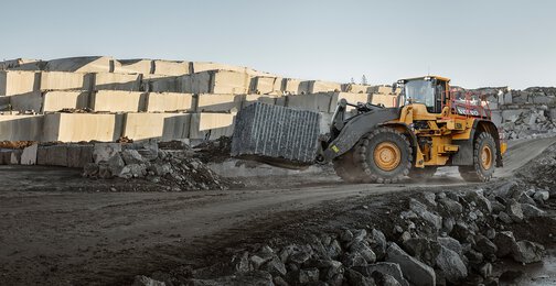 high-visibility-pallet-forks-loader-logistics
