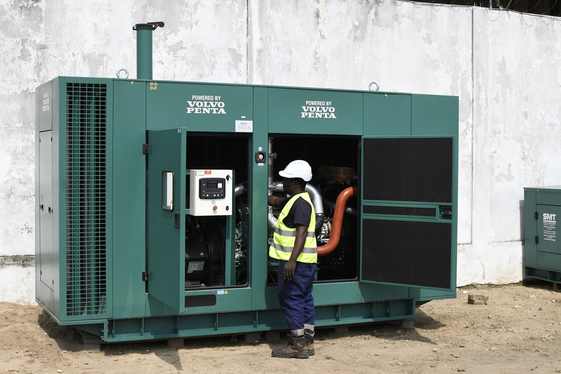 Groupes électrogènes haute performance offrant des solutions d’énergie de secours et principale fiables pour garantir la continuité de vos opérations en Afrique.