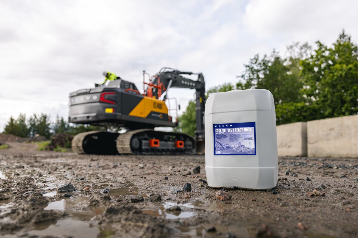 Genuine Volvo grease and coolants designed for extreme pressure and temperature regulation to maintain maximum uptime for your fleet.