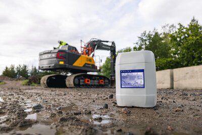 Genuine Volvo grease and coolants designed for extreme pressure and temperature regulation to maintain maximum uptime for your fleet.