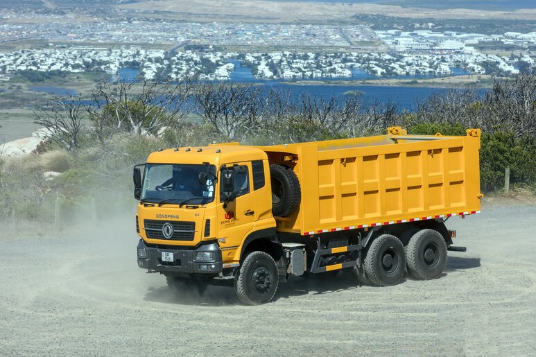 Dongfeng-Trucks-road-construction